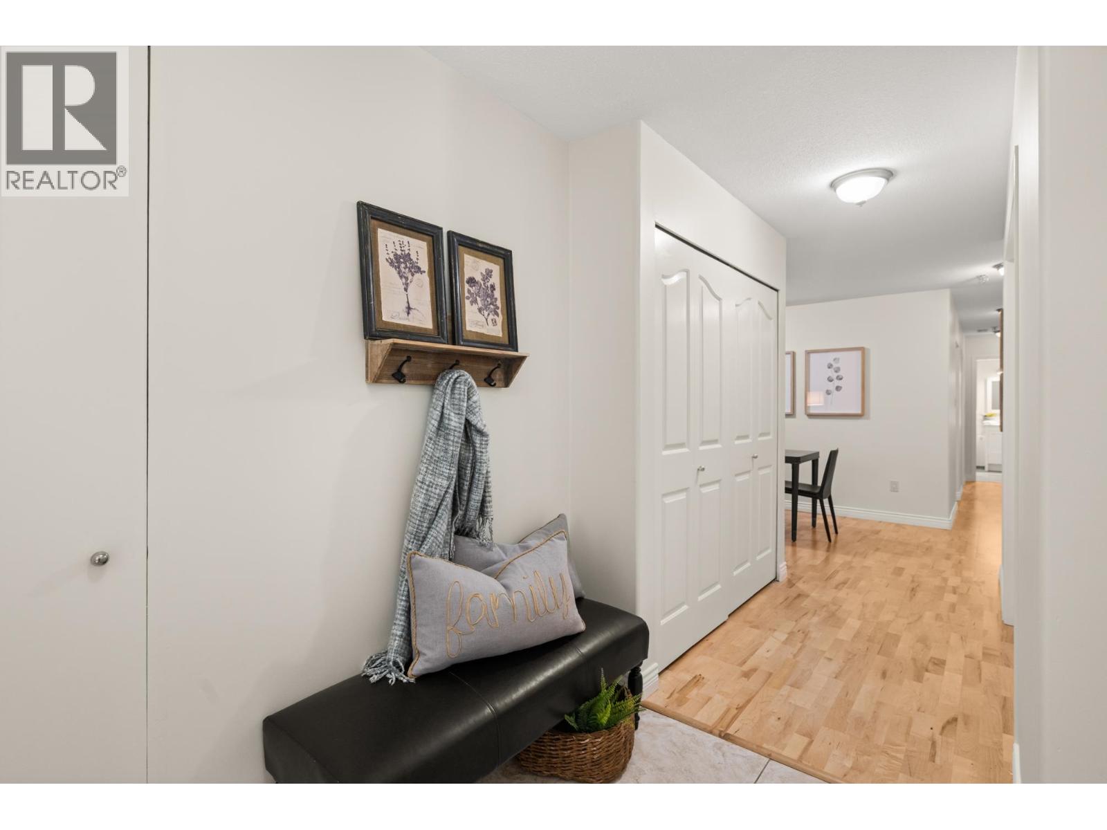 105 5 Renaissance Square, New Westminster, British Columbia  V3M 6K5 - Photo 2 - R3067306