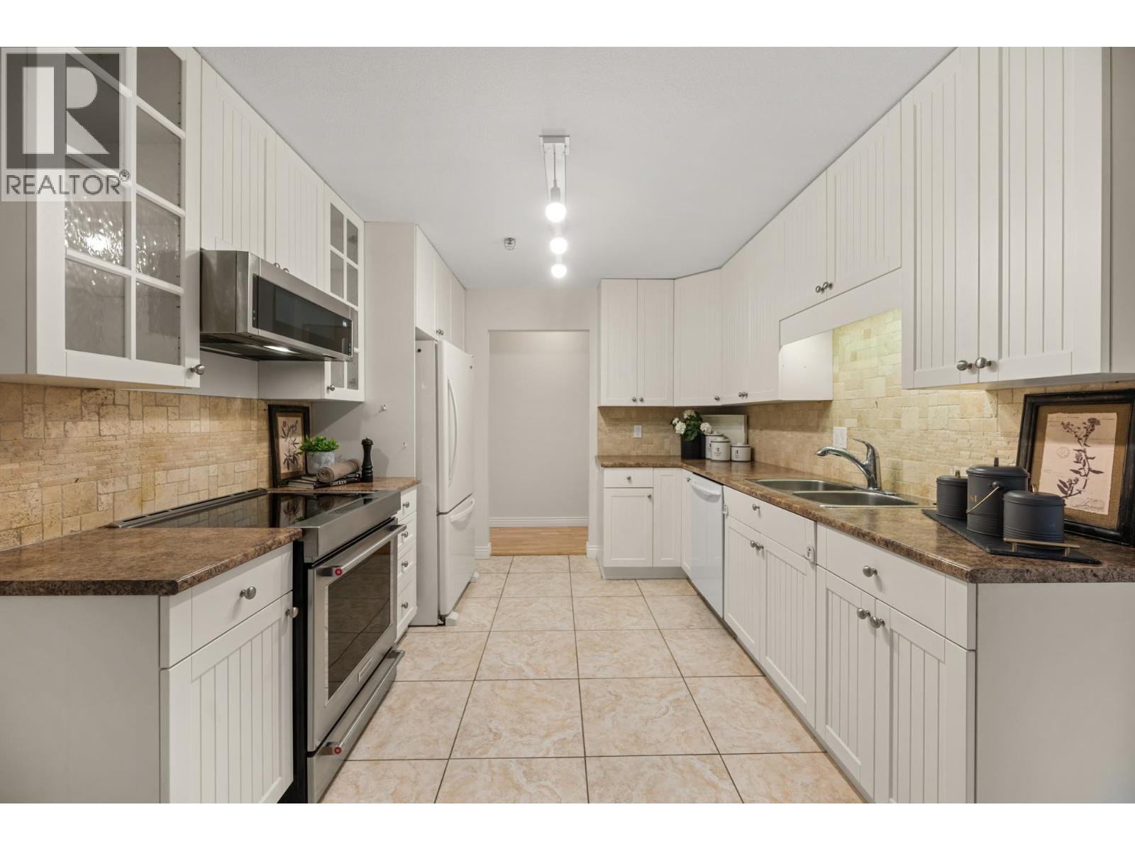 105 5 Renaissance Square, New Westminster, British Columbia  V3M 6K5 - Photo 20 - R3067306