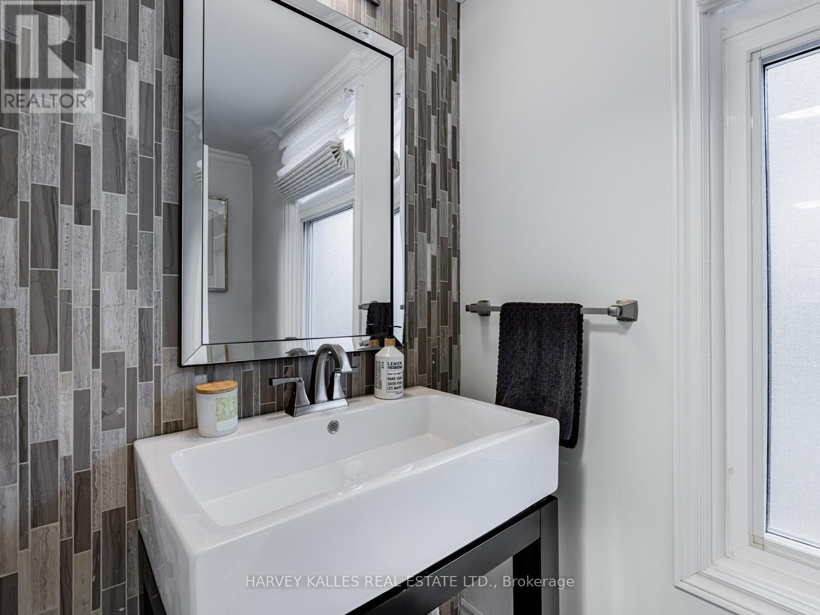 92 Prue Avenue, Toronto, Ontario  M6B 1R5 - Photo 18 - C12544516