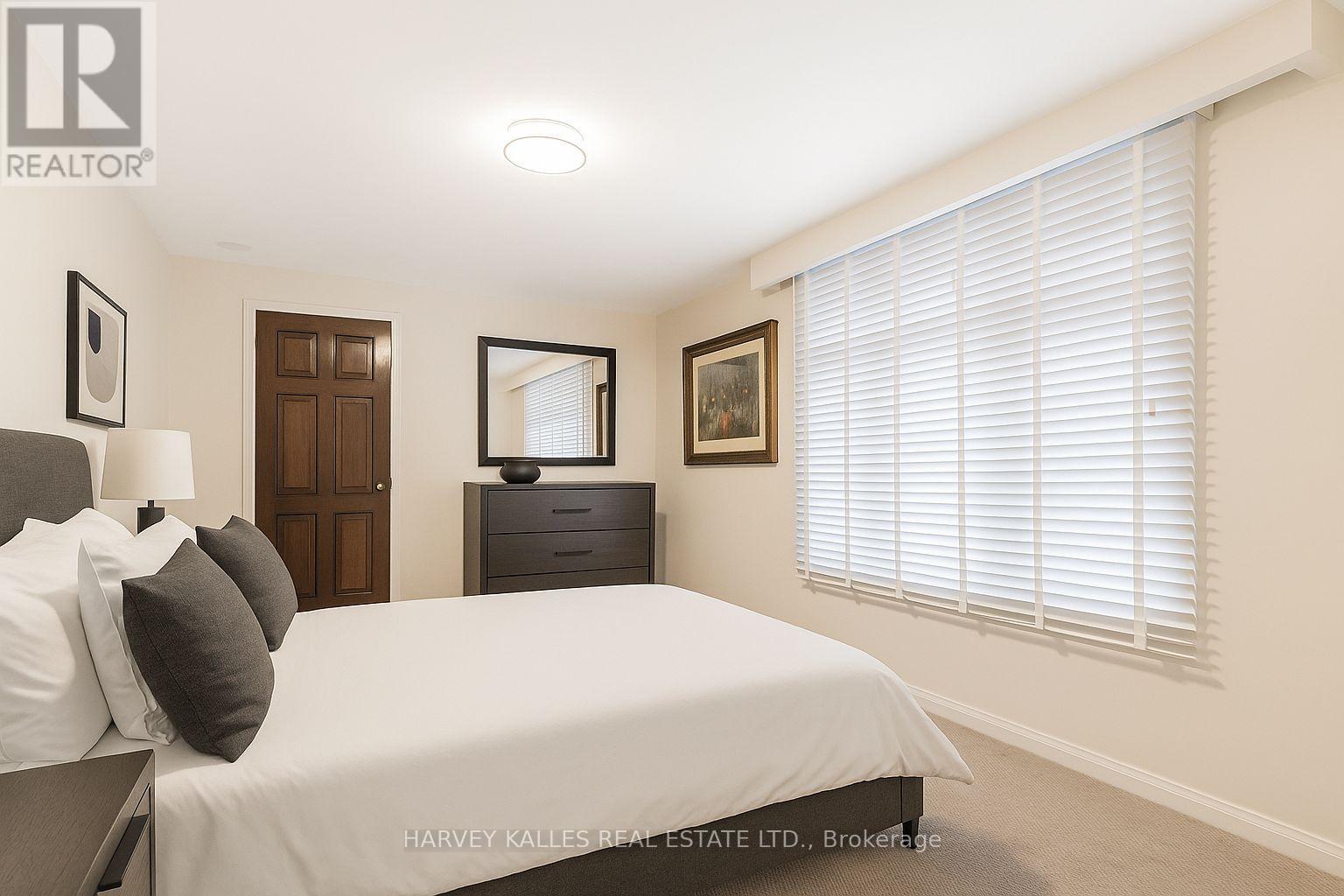 92 Prue Avenue, Toronto, Ontario  M6B 1R5 - Photo 28 - C12544516