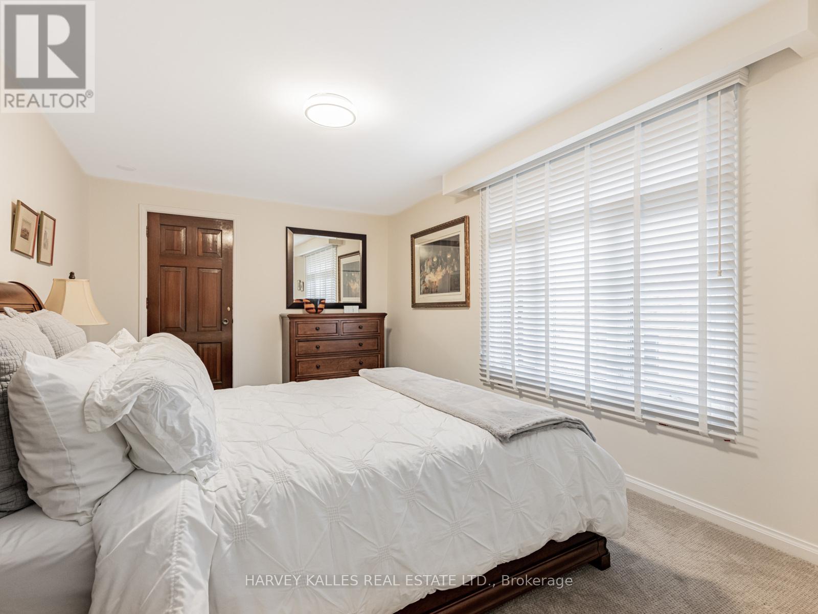 92 Prue Avenue, Toronto, Ontario  M6B 1R5 - Photo 27 - C12544516