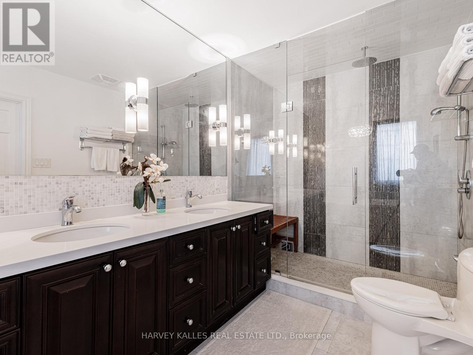 92 Prue Avenue, Toronto, Ontario  M6B 1R5 - Photo 23 - C12544516