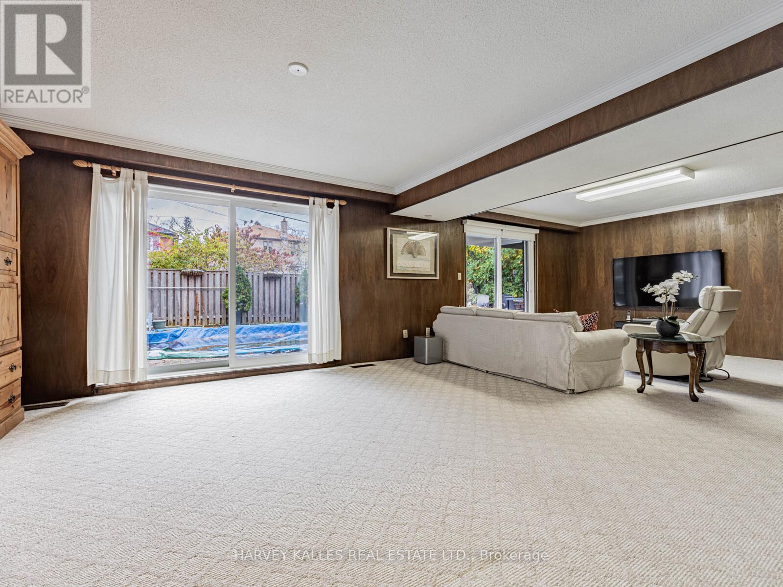 92 Prue Avenue, Toronto, Ontario  M6B 1R5 - Photo 33 - C12544516