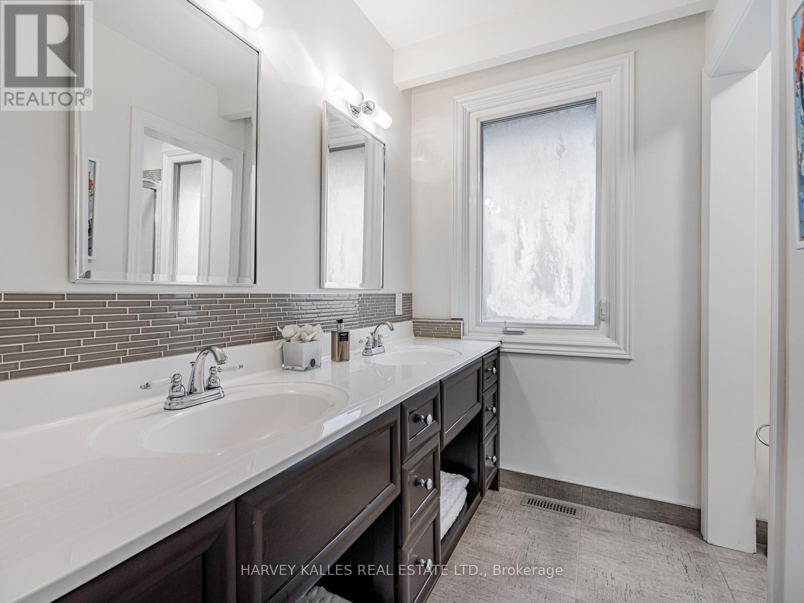 92 Prue Avenue, Toronto, Ontario  M6B 1R5 - Photo 31 - C12544516