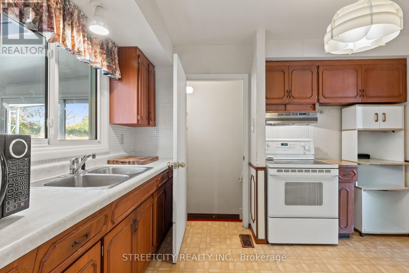 159 Centre Street, London South, Ontario  N6J 1T7 - Photo 16 - X12537776