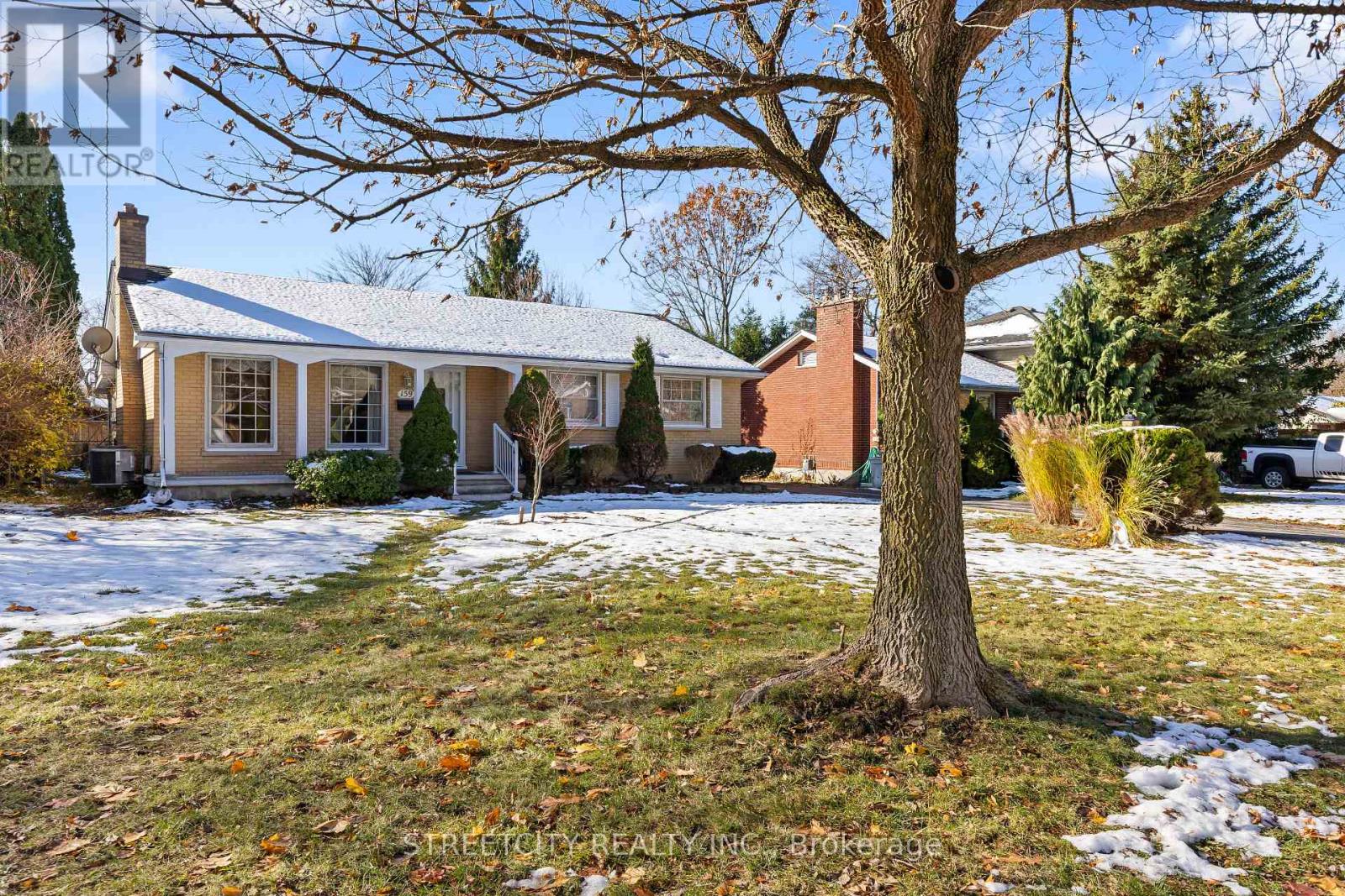 159 Centre Street, London South, Ontario  N6J 1T7 - Photo 3 - X12537776