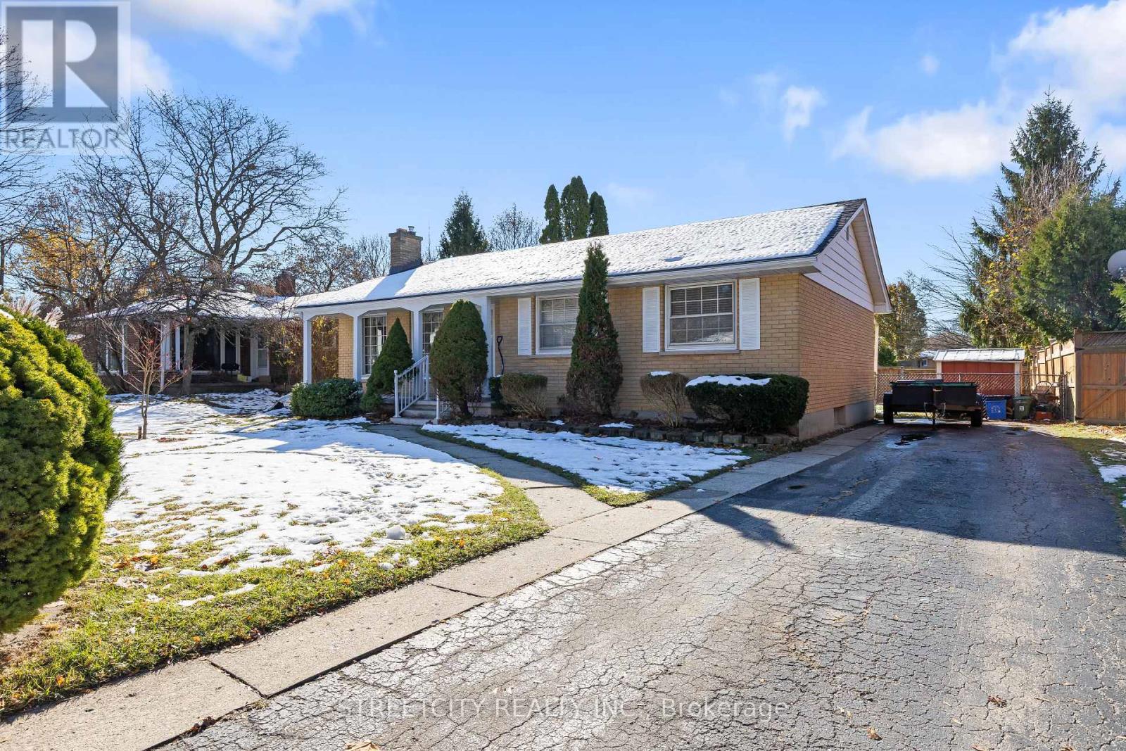 159 Centre Street, London South, Ontario  N6J 1T7 - Photo 4 - X12537776