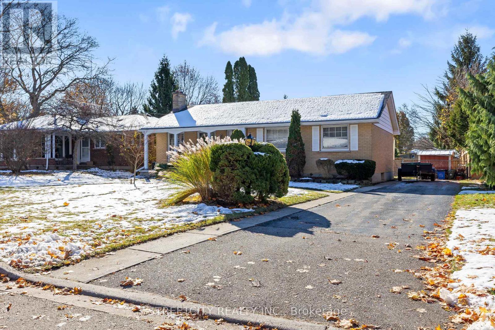 159 Centre Street, London South, Ontario  N6J 1T7 - Photo 5 - X12537776