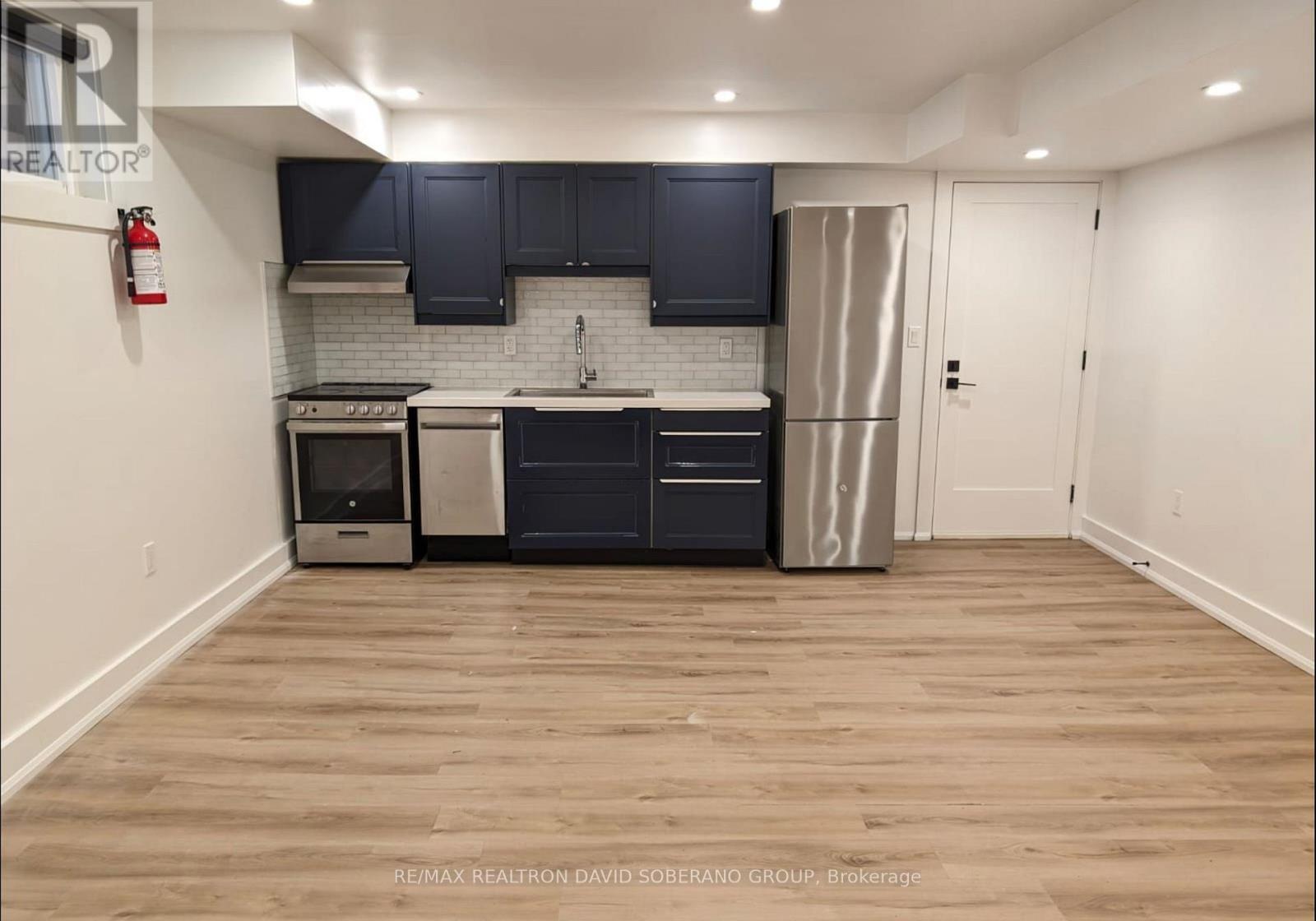 BSMT - 822 SHEPPARD AVENUE W, Toronto, Ontario