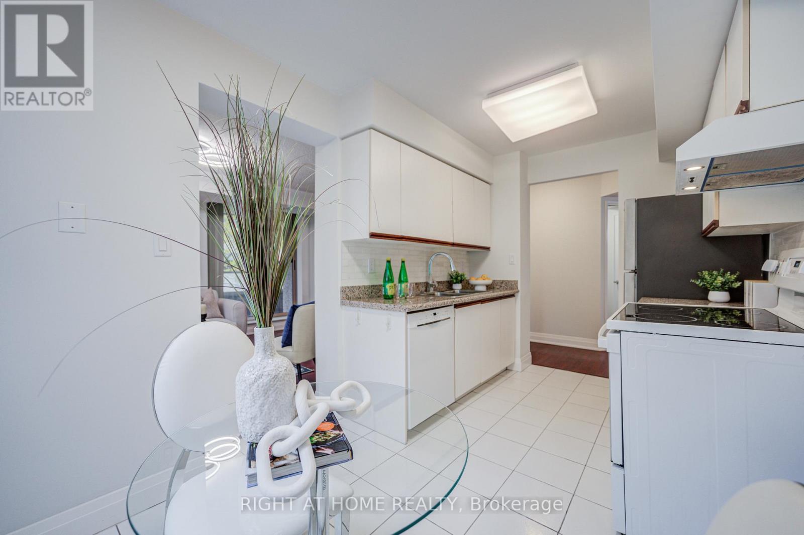 207 - 35 Empress Avenue, Toronto, Ontario  M2N 6T3 - Photo 17 - C12545824