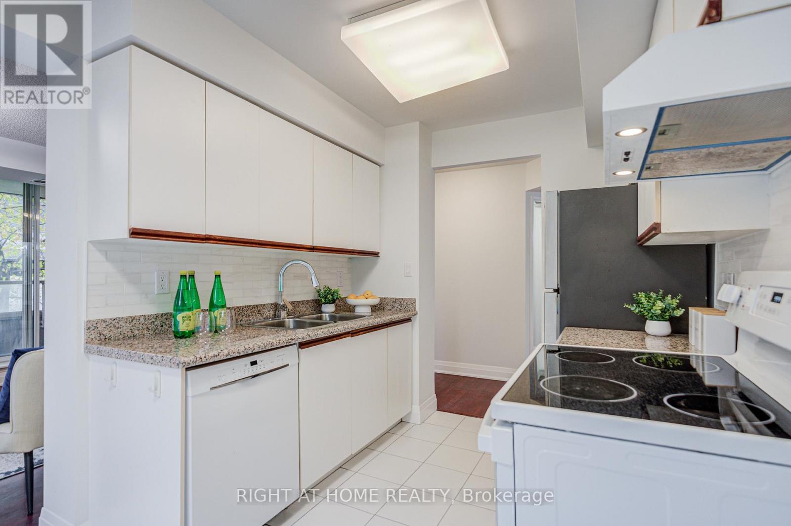 207 - 35 Empress Avenue, Toronto, Ontario  M2N 6T3 - Photo 18 - C12545824