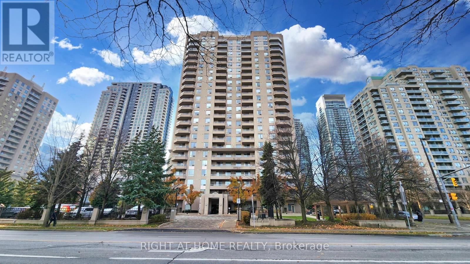 207 - 35 Empress Avenue, Toronto, Ontario  M2N 6T3 - Photo 2 - C12545824