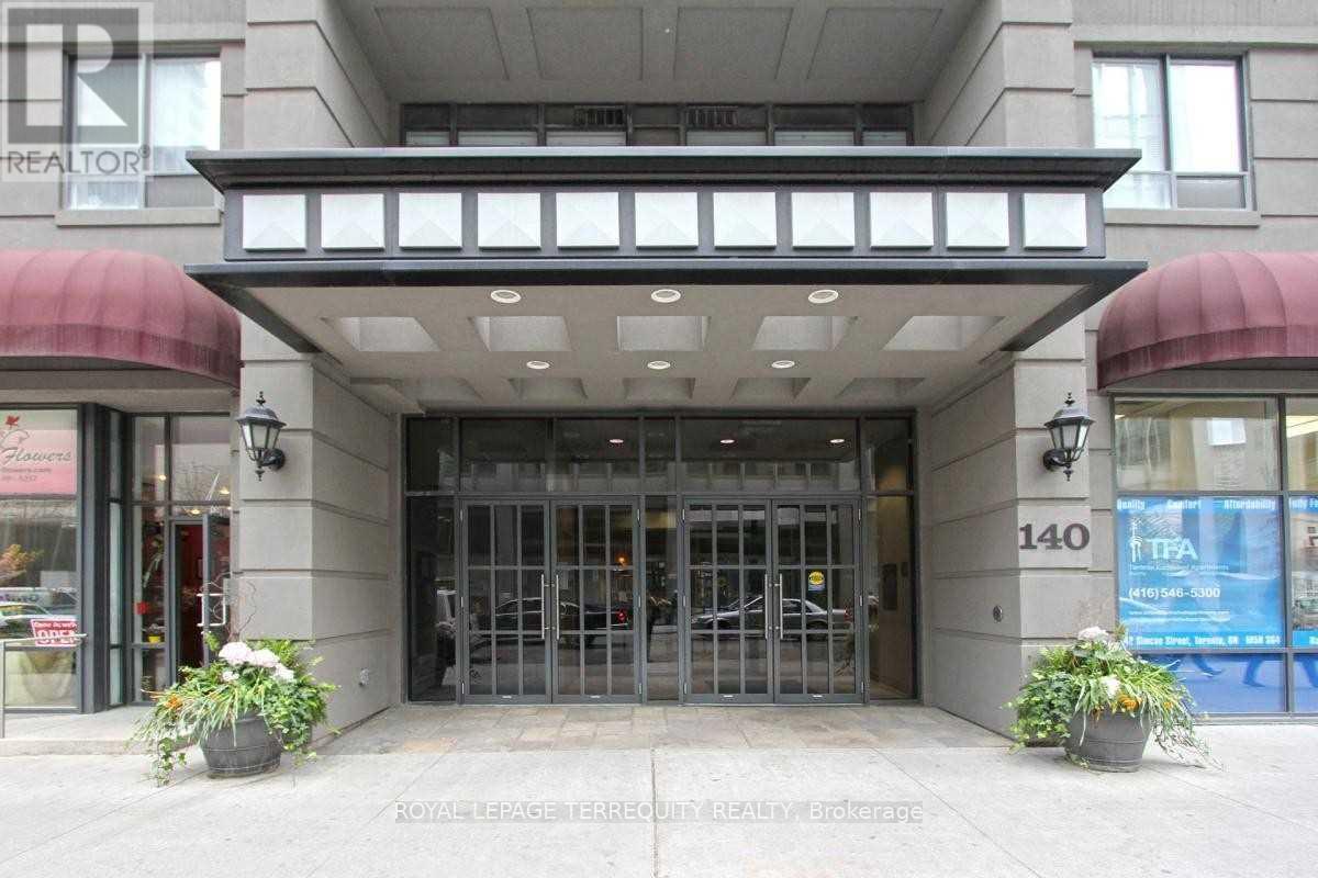 902 - 140 SIMCOE STREET, Toronto, Ontario