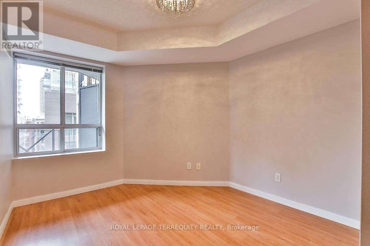 902 - 140 Simcoe Street, Toronto, Ontario  M5H 4E9 - Photo 13 - C12545882