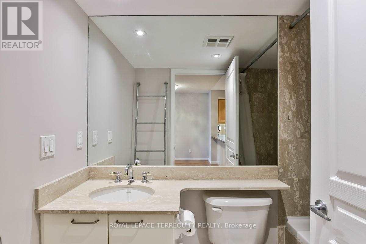 902 - 140 Simcoe Street, Toronto, Ontario  M5H 4E9 - Photo 14 - C12545882