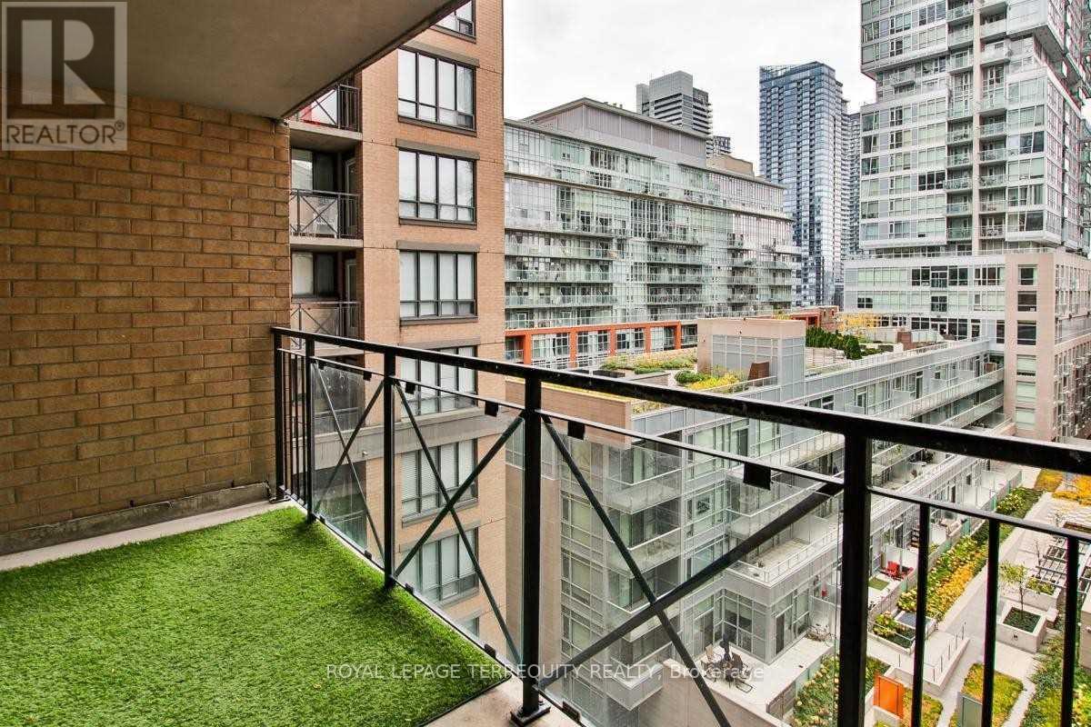 902 - 140 Simcoe Street, Toronto, Ontario  M5H 4E9 - Photo 15 - C12545882