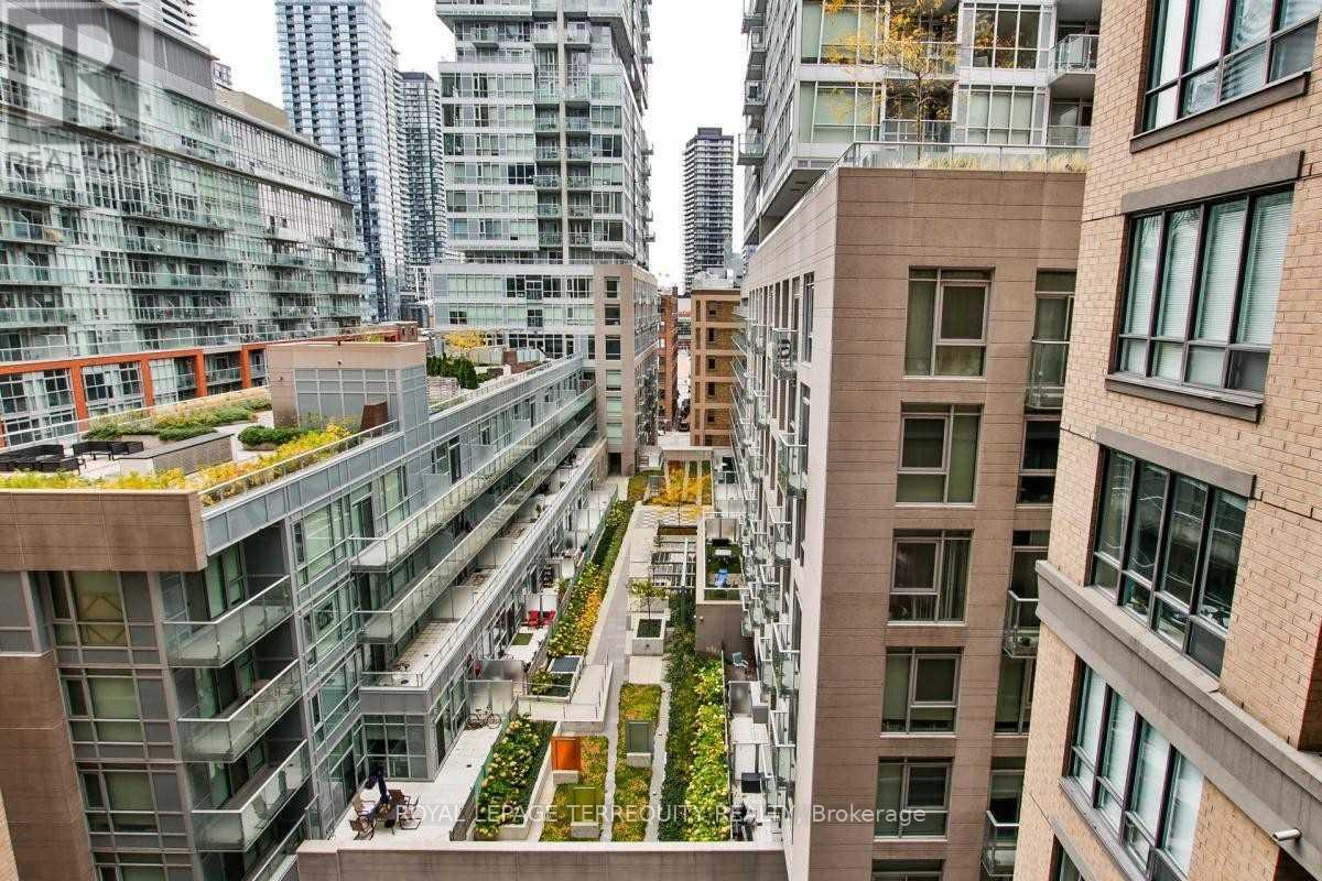 902 - 140 Simcoe Street, Toronto, Ontario  M5H 4E9 - Photo 17 - C12545882