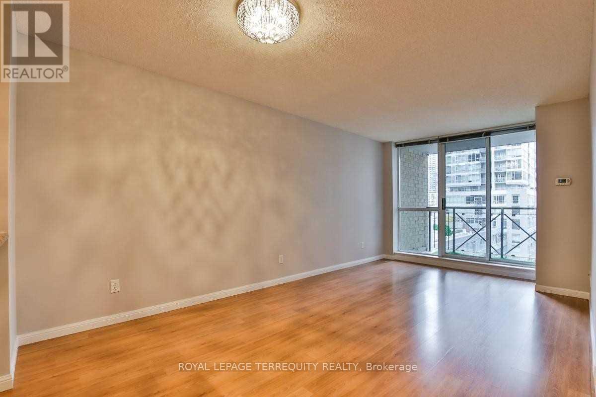 902 - 140 Simcoe Street, Toronto, Ontario  M5H 4E9 - Photo 5 - C12545882