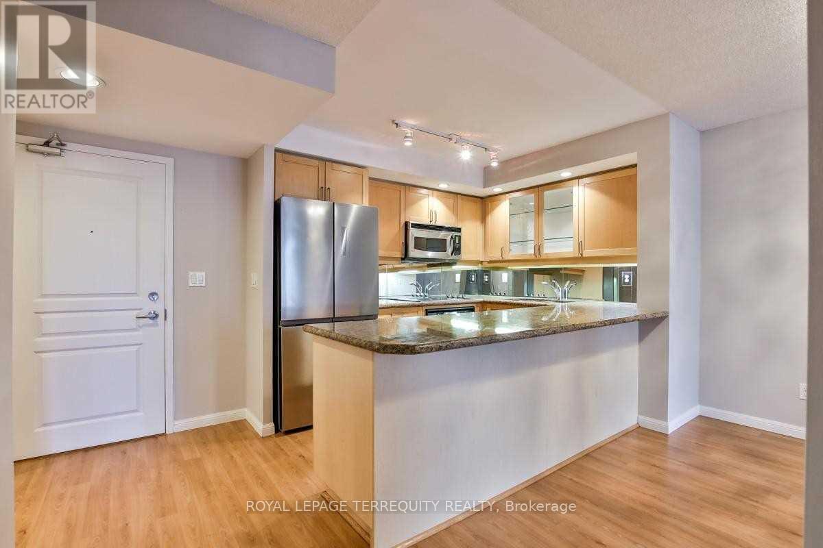 902 - 140 Simcoe Street, Toronto, Ontario  M5H 4E9 - Photo 8 - C12545882