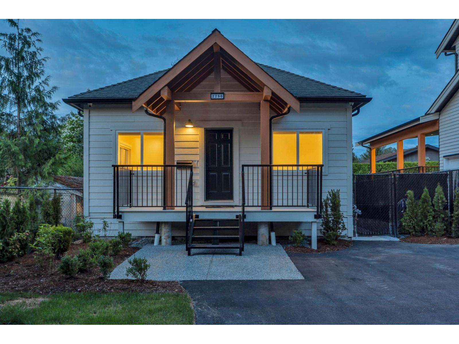 2290 Mouldstade Road, Abbotsford, British Columbia  V2S 3X4 - Photo 2 - R3067346