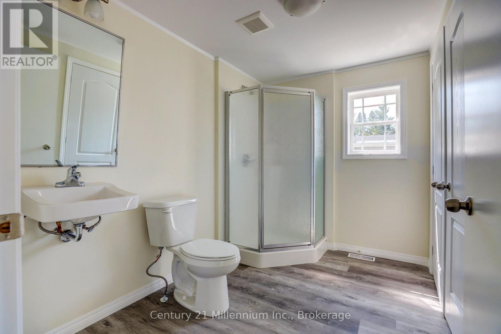 8 Sussex Square, Georgian Bluffs, Ontario  N4K 5N5 - Photo 11 - X12545906