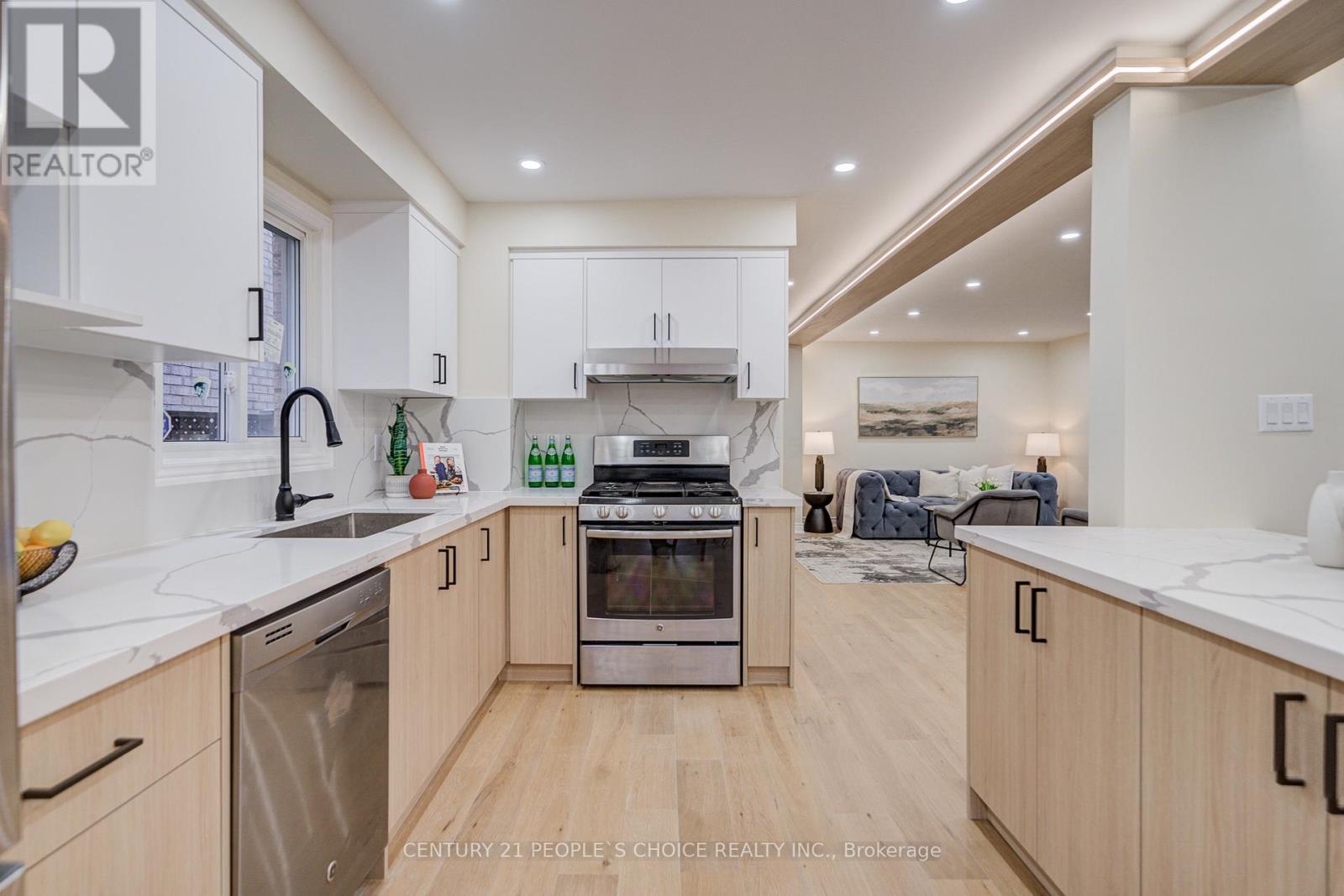 126 Summitcrest Drive, Richmond Hill, Ontario  L4S 1A9 - Photo 17 - N12545788