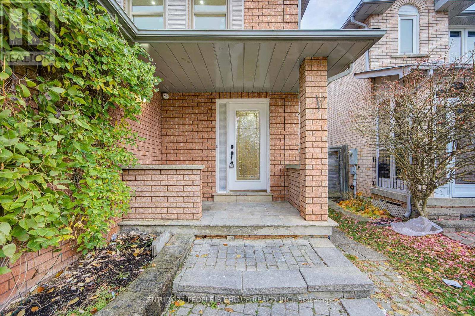 126 Summitcrest Drive, Richmond Hill, Ontario  L4S 1A9 - Photo 2 - N12545788