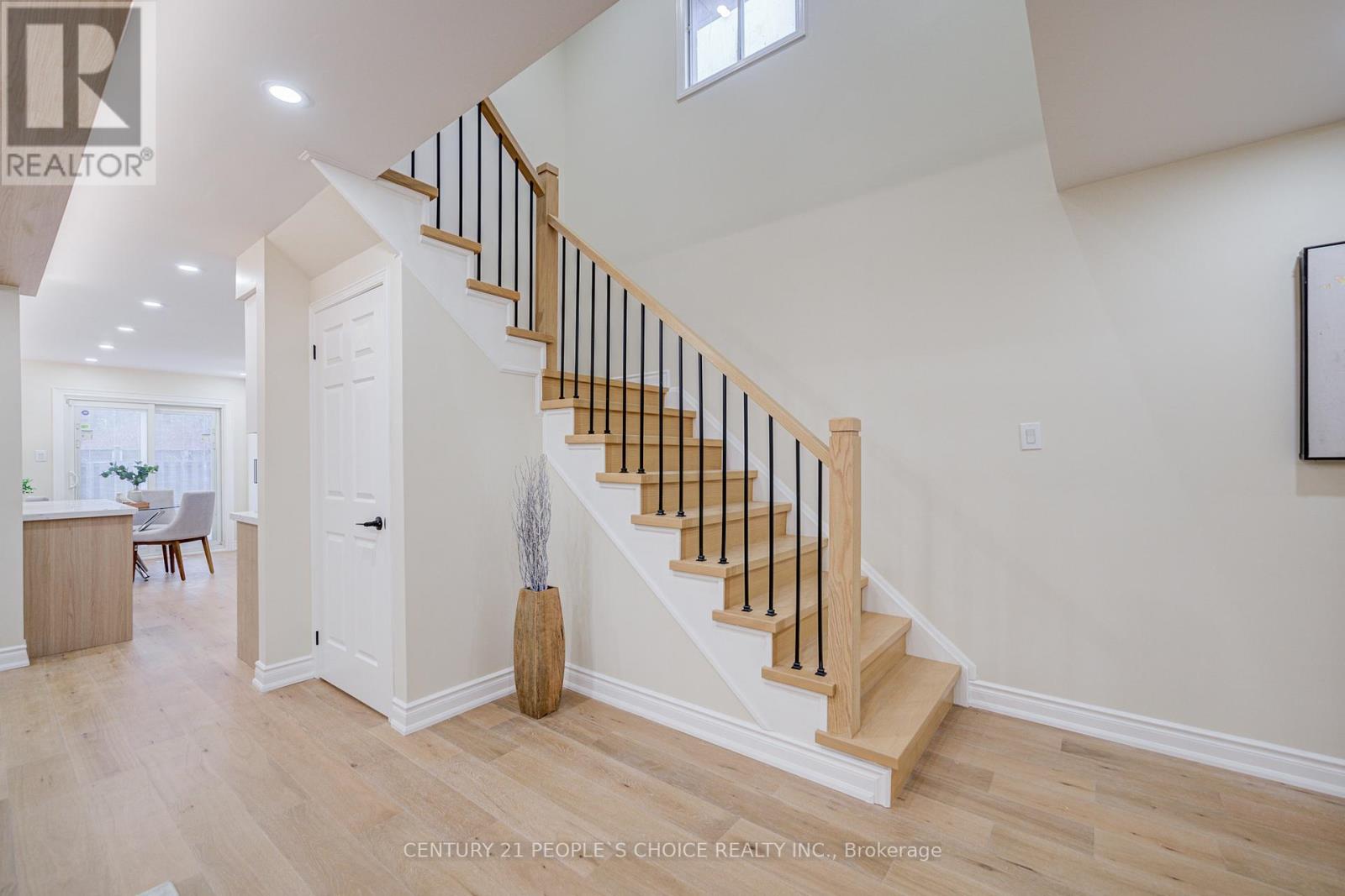 126 Summitcrest Drive, Richmond Hill, Ontario  L4S 1A9 - Photo 5 - N12545788