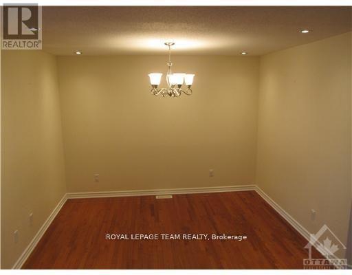 21 Cresthaven Drive, Ottawa, Ontario K2G 7C5 - Photo 3 - X12545886