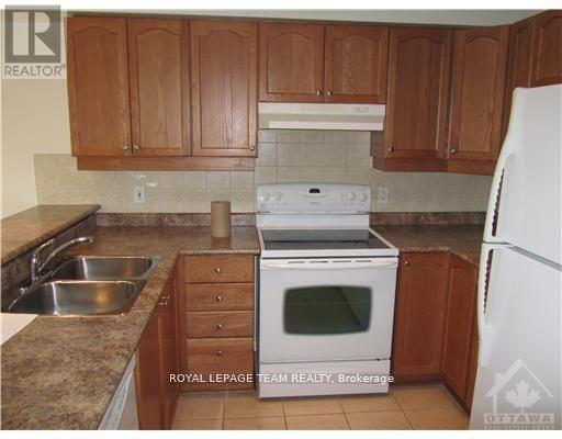 21 Cresthaven Drive, Ottawa, Ontario K2G 7C5 - Photo 4 - X12545886