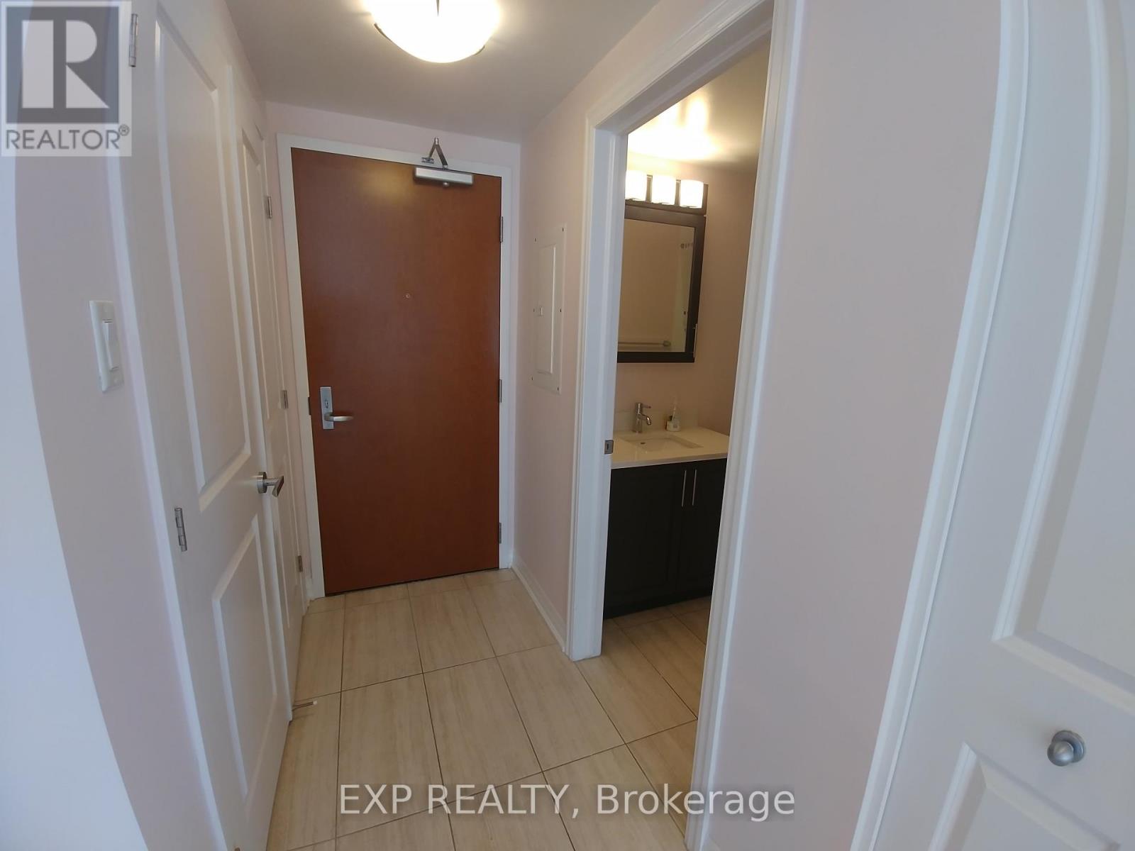 2308 - 195 Besserer Street, Ottawa, Ontario K1N 7J6 - Photo 2 - X12545890