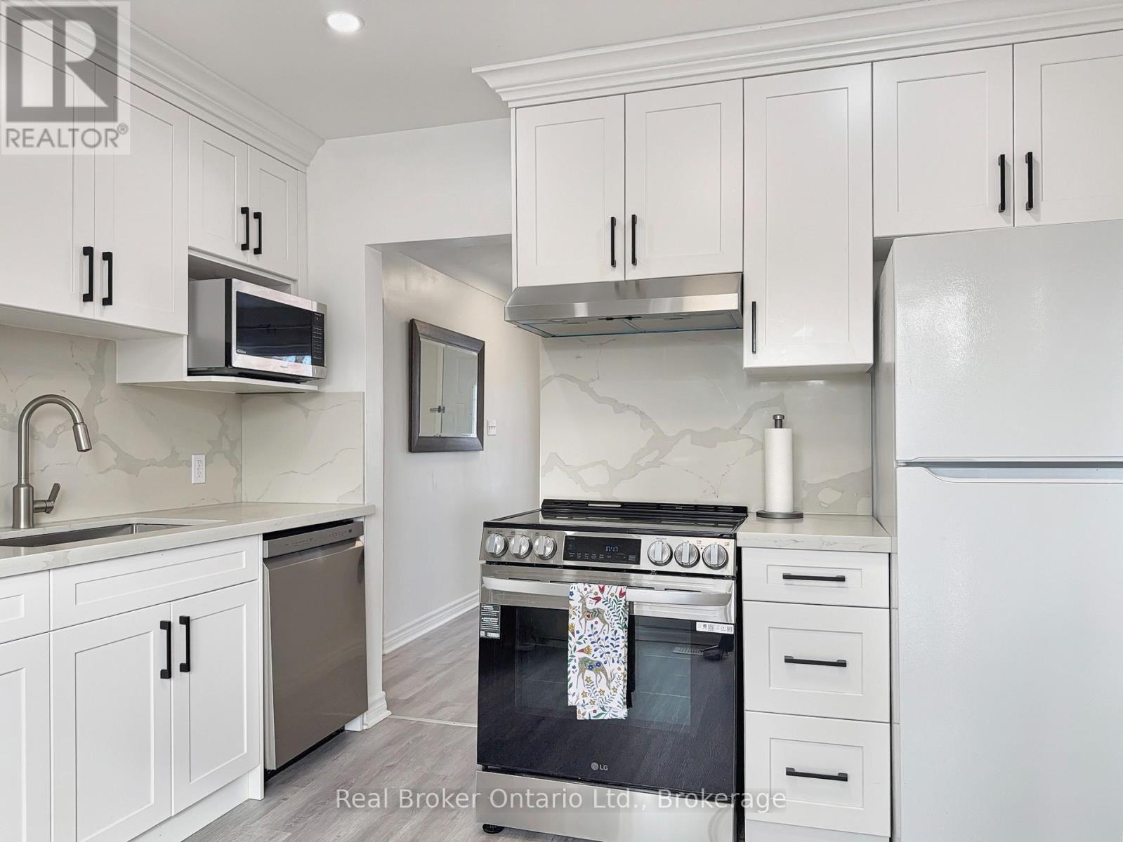 238 Kent Crescent, Burlington, Ontario  L7L 4T1 - Photo 11 - W12546018