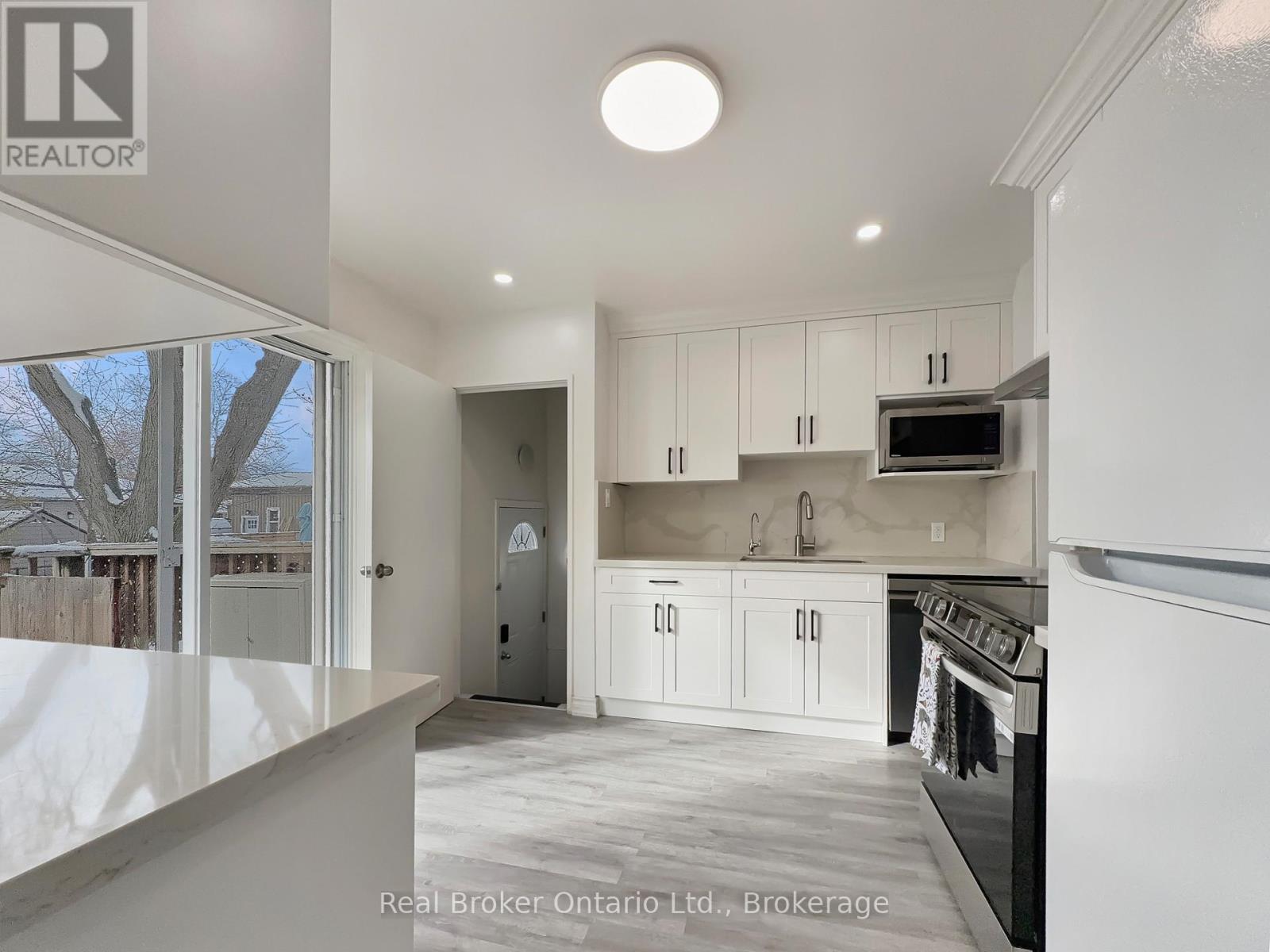 238 Kent Crescent, Burlington, Ontario  L7L 4T1 - Photo 13 - W12546018