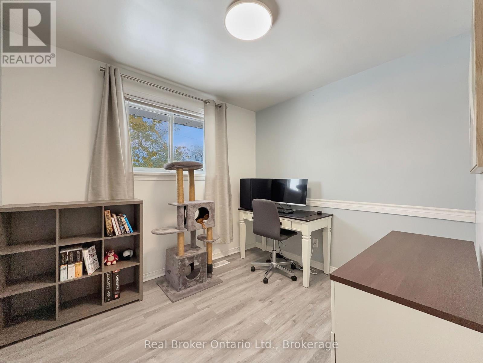 238 Kent Crescent, Burlington, Ontario  L7L 4T1 - Photo 14 - W12546018