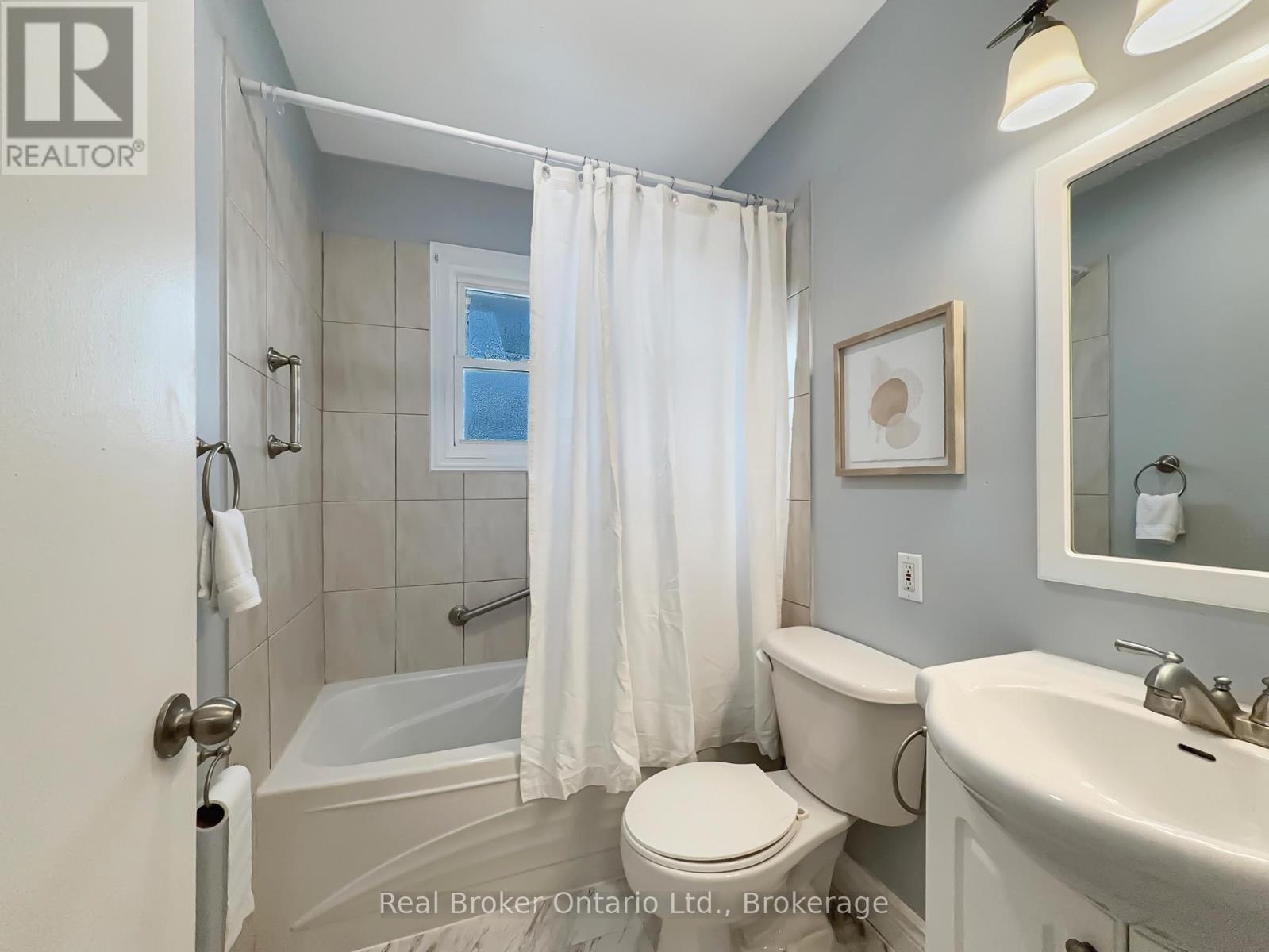 238 Kent Crescent, Burlington, Ontario  L7L 4T1 - Photo 17 - W12546018