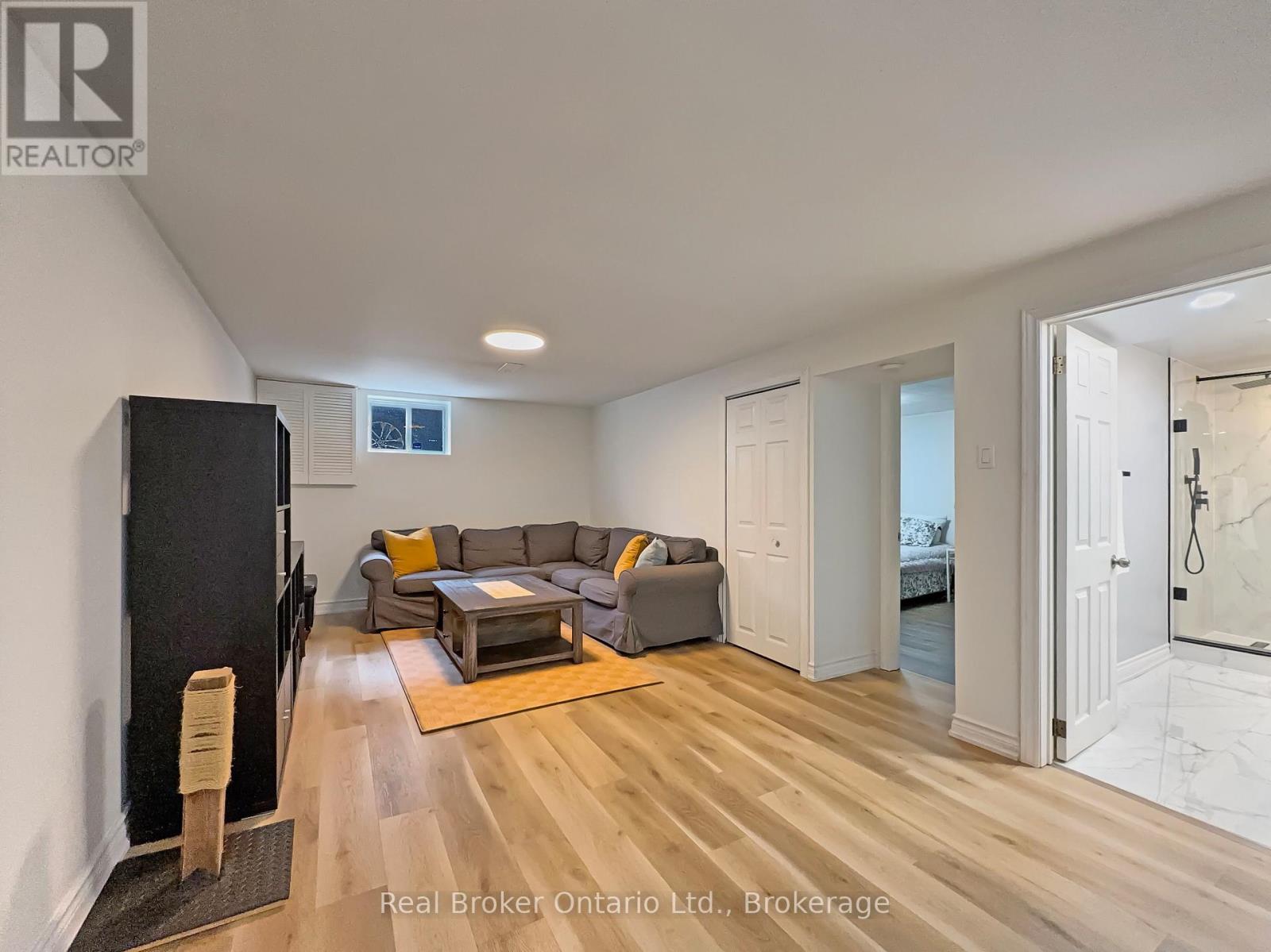 238 Kent Crescent, Burlington, Ontario  L7L 4T1 - Photo 22 - W12546018