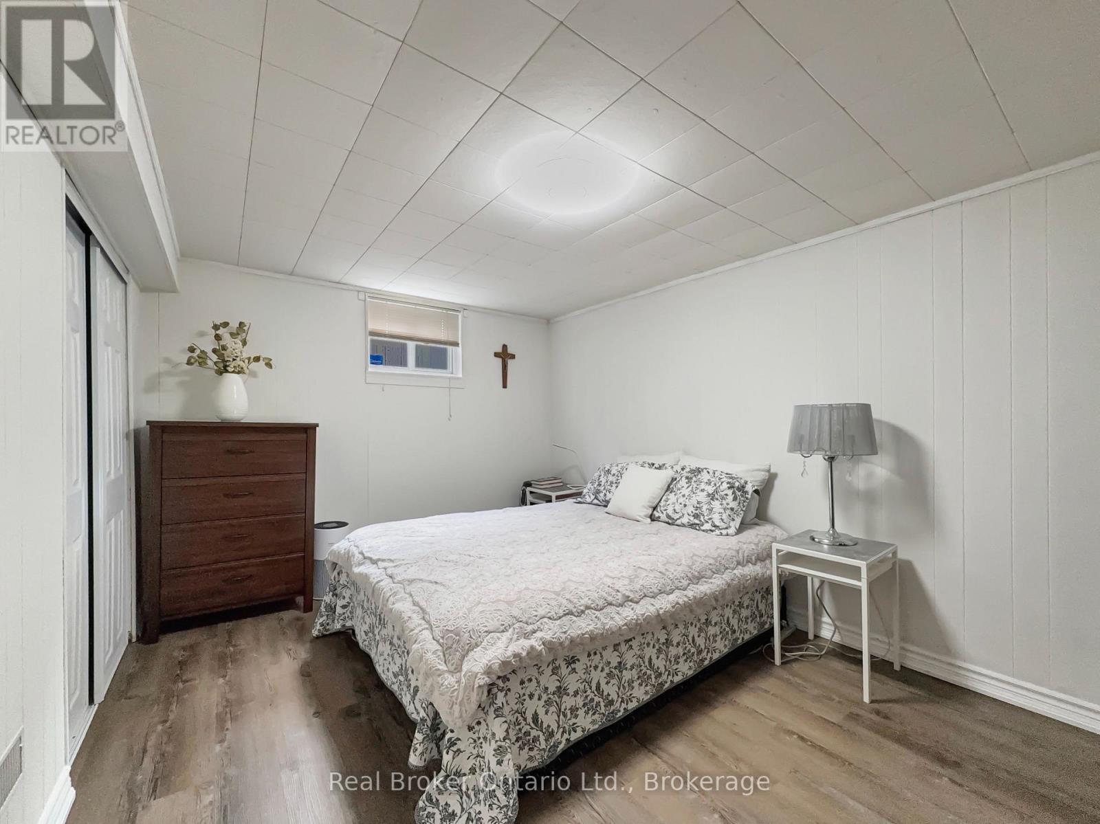 238 Kent Crescent, Burlington, Ontario  L7L 4T1 - Photo 24 - W12546018