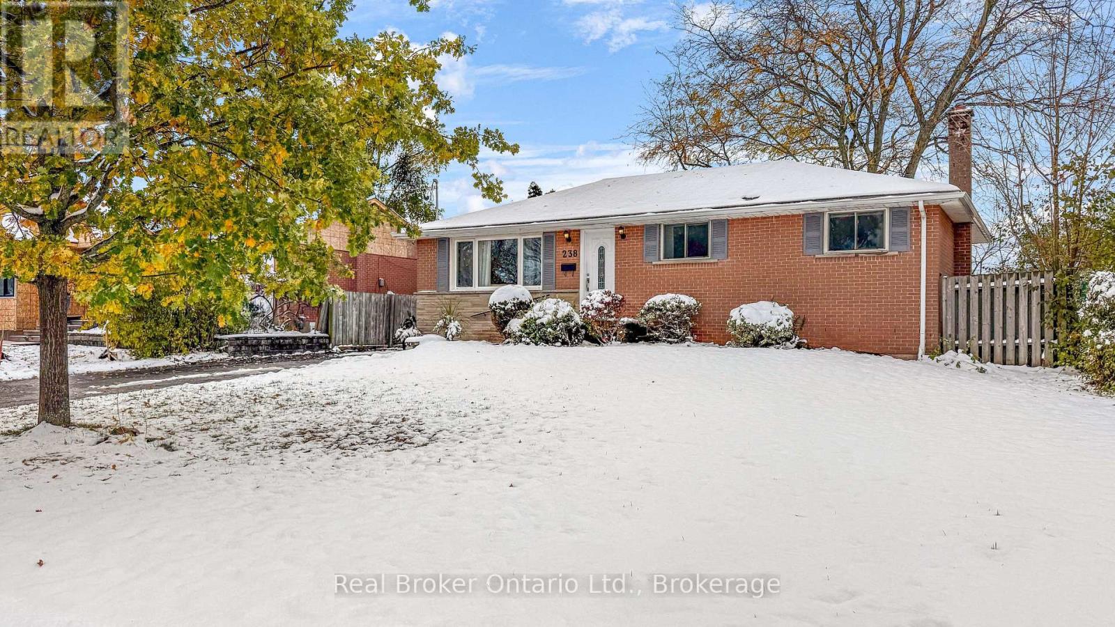 238 Kent Crescent, Burlington, Ontario  L7L 4T1 - Photo 5 - W12546018