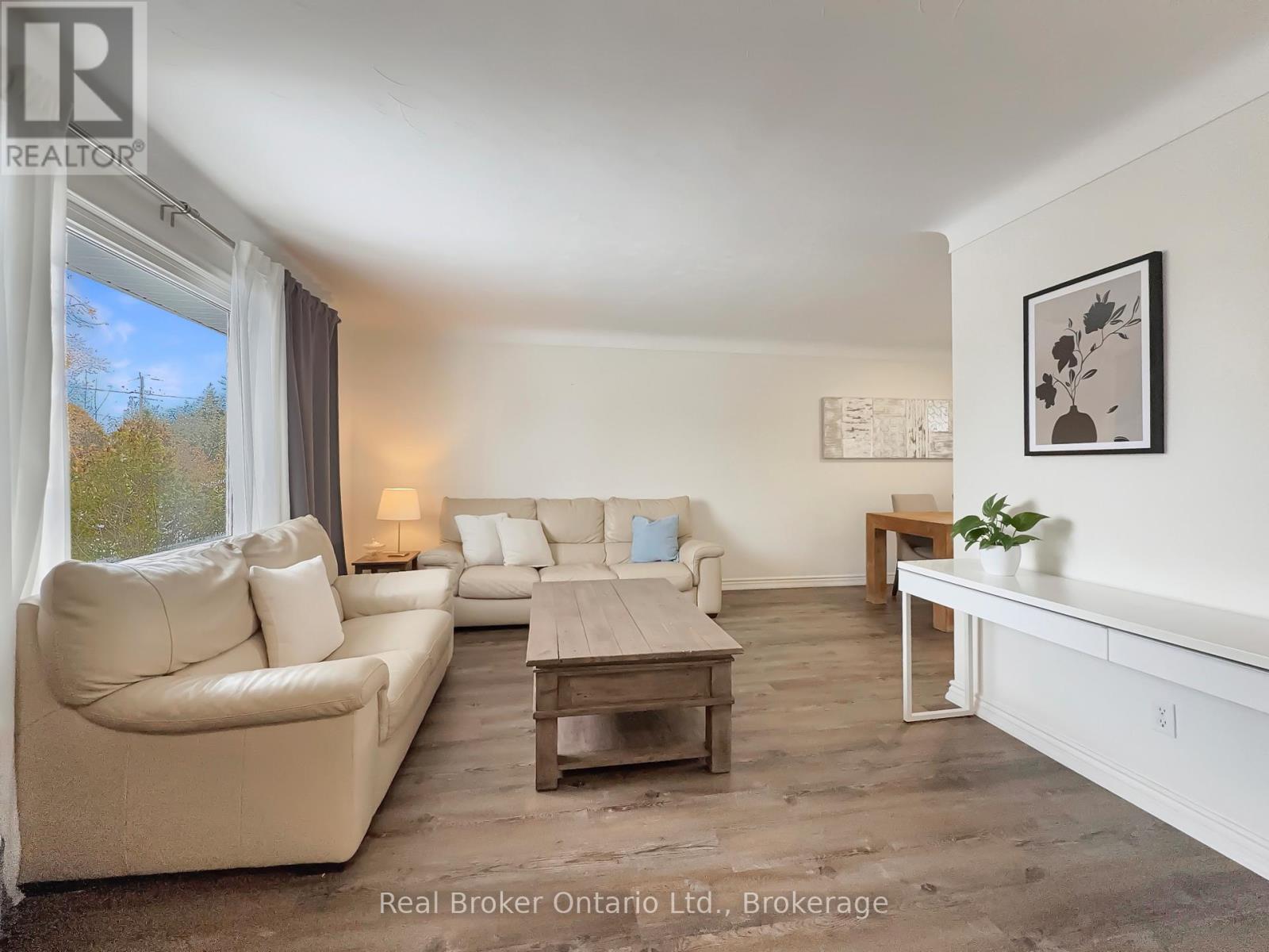 238 Kent Crescent, Burlington, Ontario  L7L 4T1 - Photo 7 - W12546018