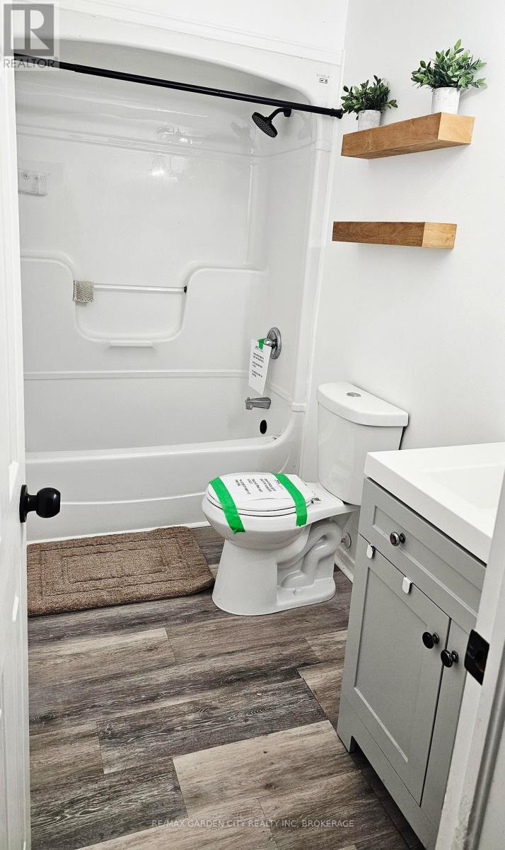 244 Autumn Crescent, Welland, Ontario  L3C 7K2 - Photo 12 - X12545972