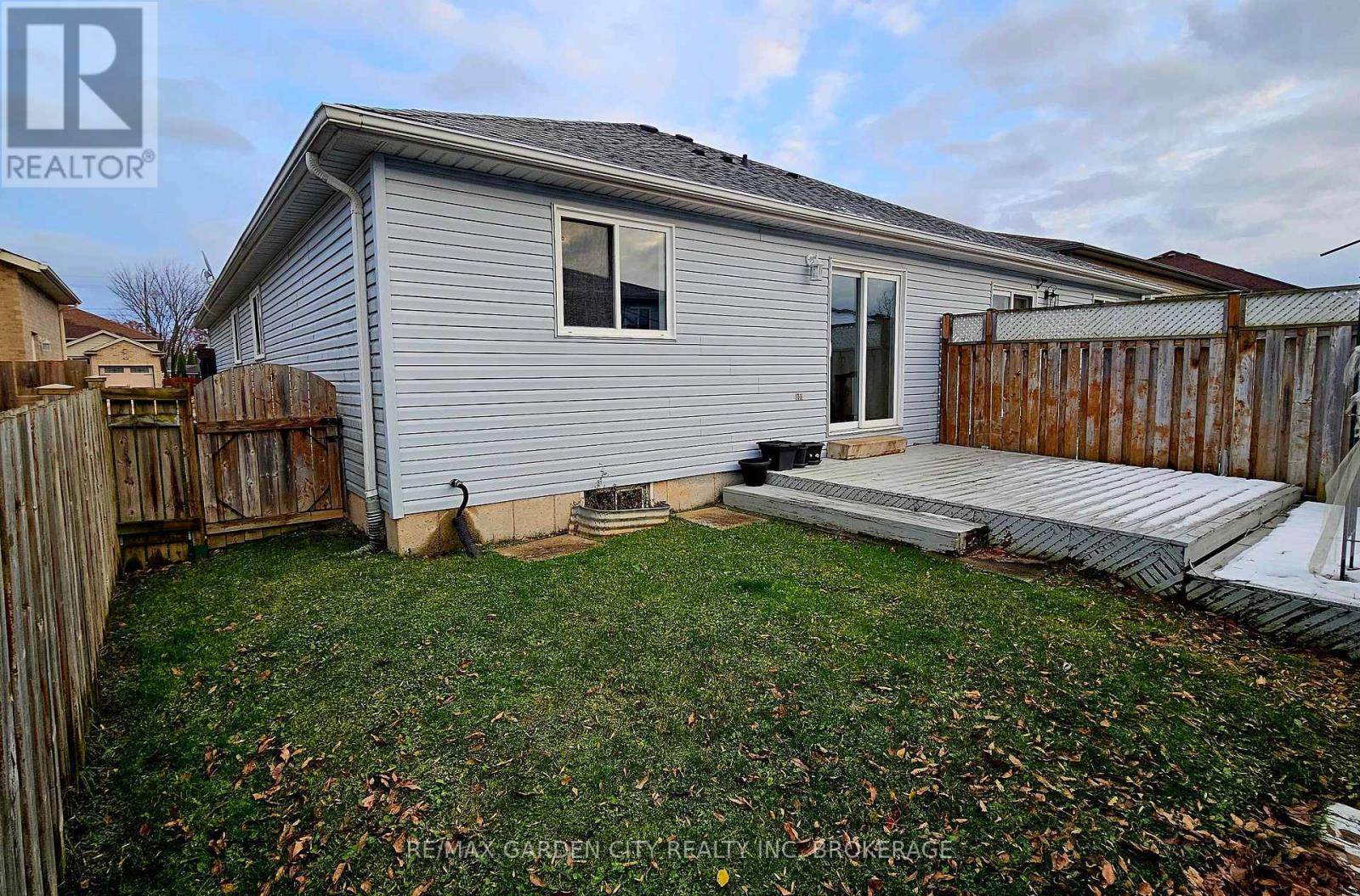 244 Autumn Crescent, Welland, Ontario  L3C 7K2 - Photo 24 - X12545972