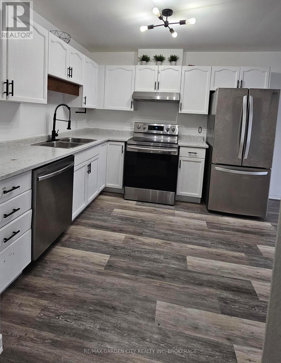 244 Autumn Crescent, Welland, Ontario  L3C 7K2 - Photo 5 - X12545972