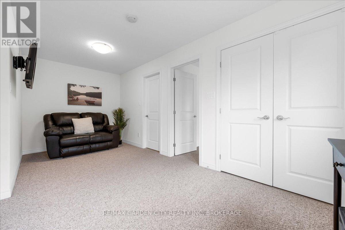 45 Hemlock Way, Grimsby, Ontario  L3M 0A8 - Photo 17 - X12546008