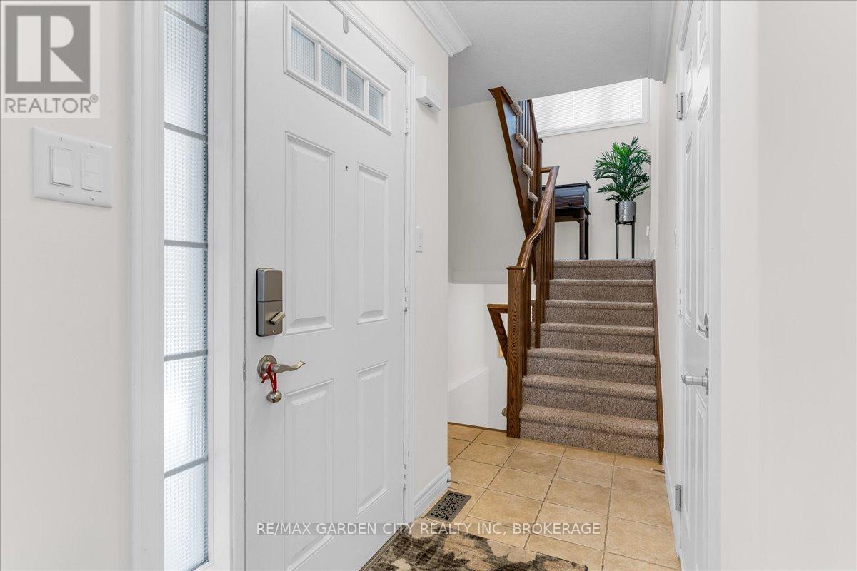 45 Hemlock Way, Grimsby, Ontario  L3M 0A8 - Photo 4 - X12546008