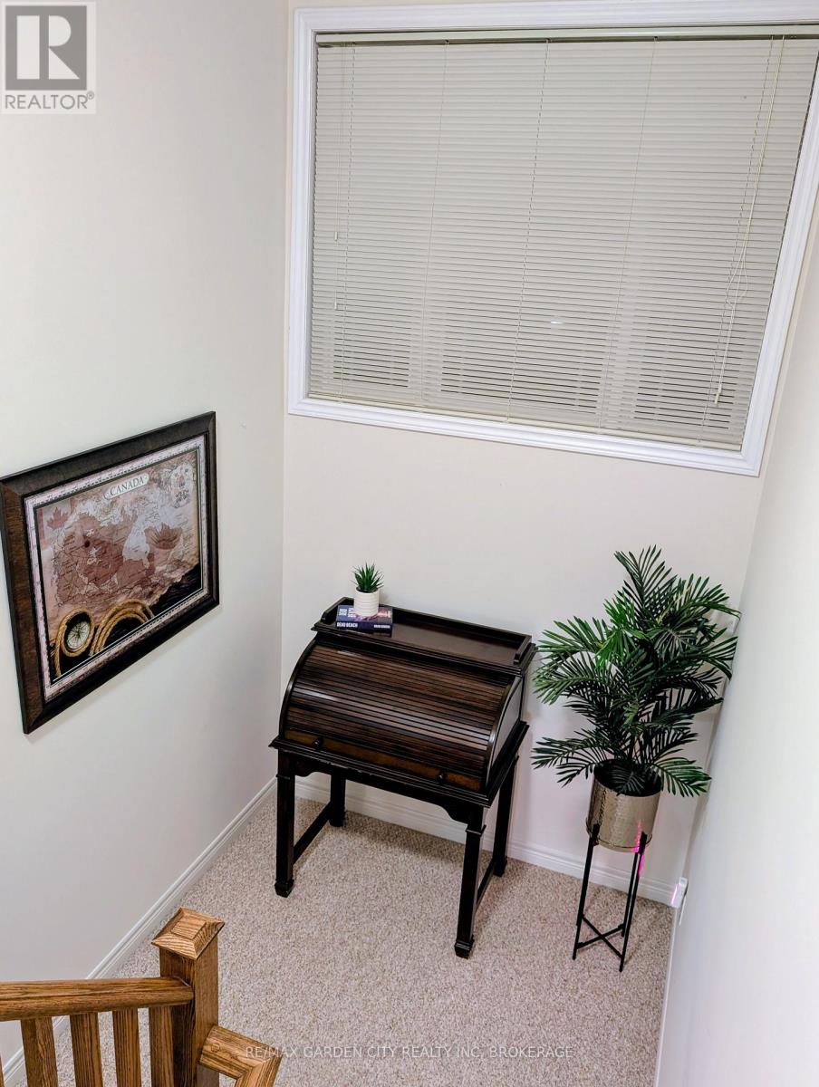 45 Hemlock Way, Grimsby, Ontario  L3M 0A8 - Photo 6 - X12546008