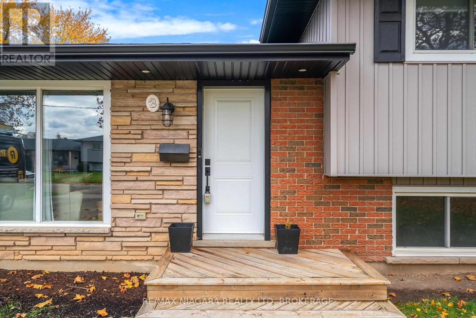 3 Florence Street, St. Catharines, Ontario  L2N 3G5 - Photo 3 - X12546058