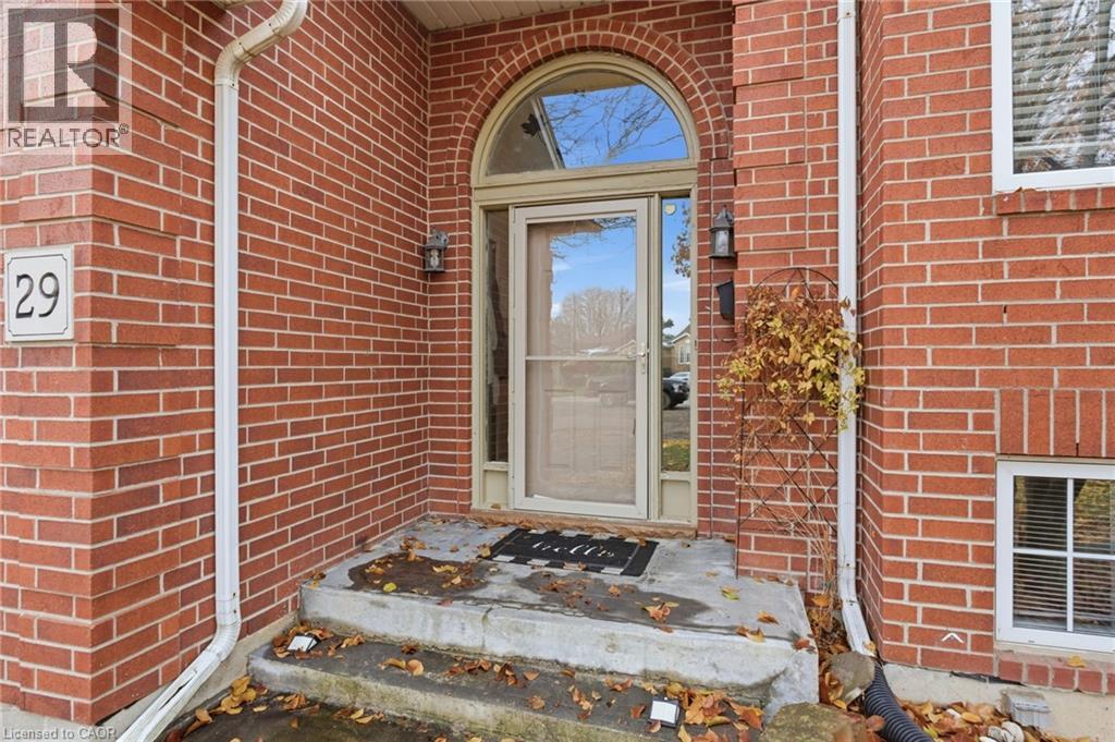 29 Strong Court, Brantford, Ontario N3R 7Y4 - Photo 3 - 40786665
