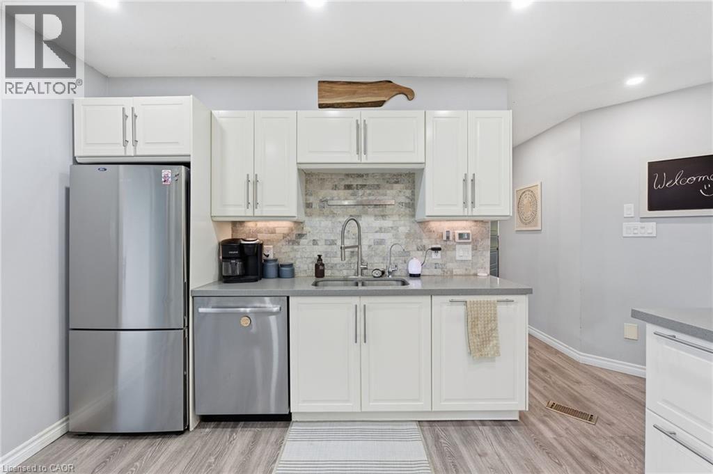 29 Strong Court, Brantford, Ontario N3R 7Y4 - Photo 8 - 40786665