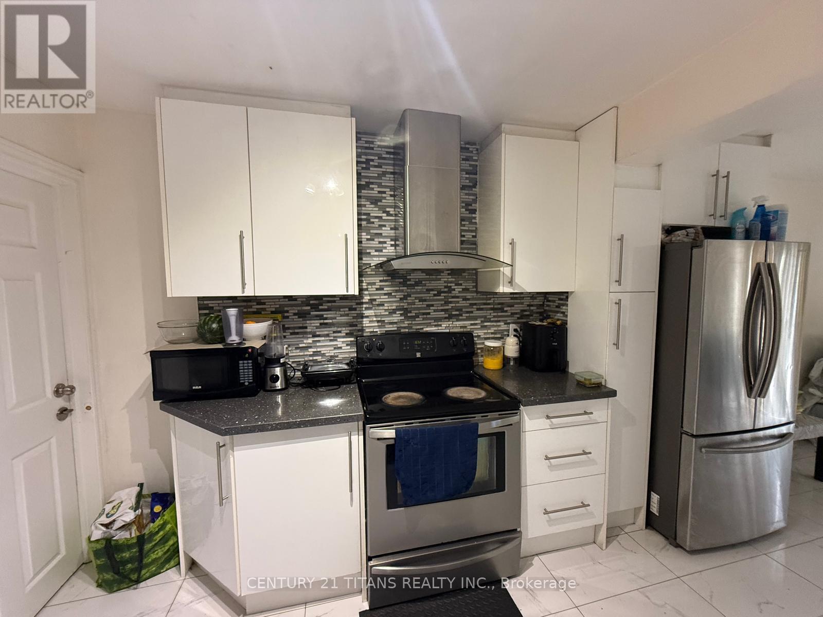 29 Mercer Drive, Brampton, Ontario  L6X 1B5 - Photo 4 - W12545796