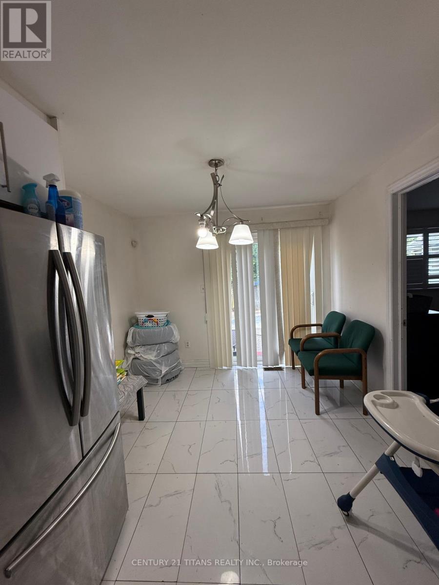 29 Mercer Drive, Brampton, Ontario  L6X 1B5 - Photo 5 - W12545796